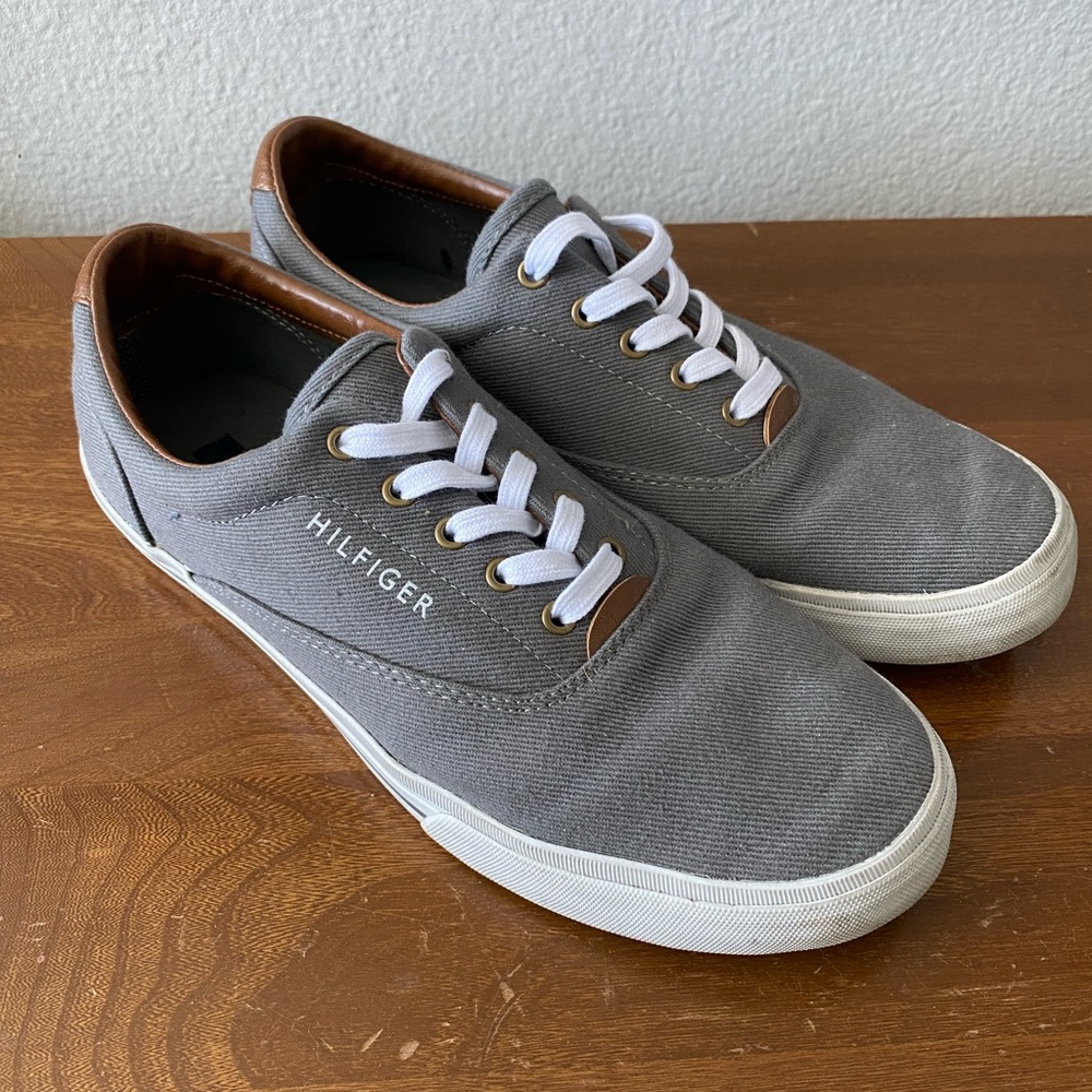 Tommy Hilfiger Shoes. Size 9. Gray Canvas.